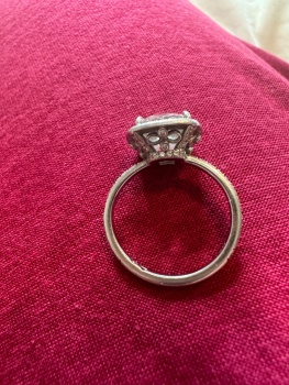 Side view of the infinity symbol that is on all four sides of the basket