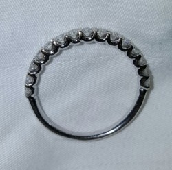 Sparkly 18k WG. 50 ctw diamond ring band